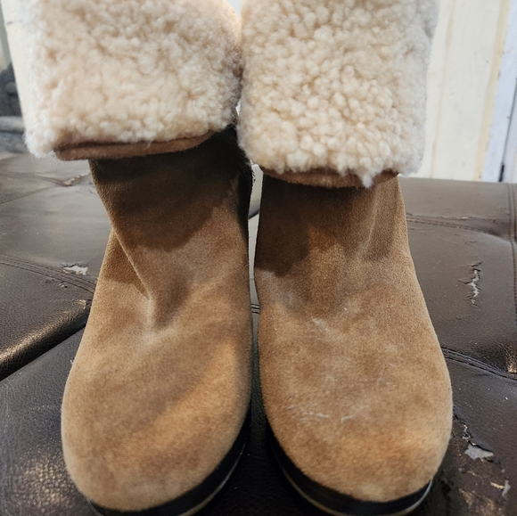 UGG - Picture 4 of 6